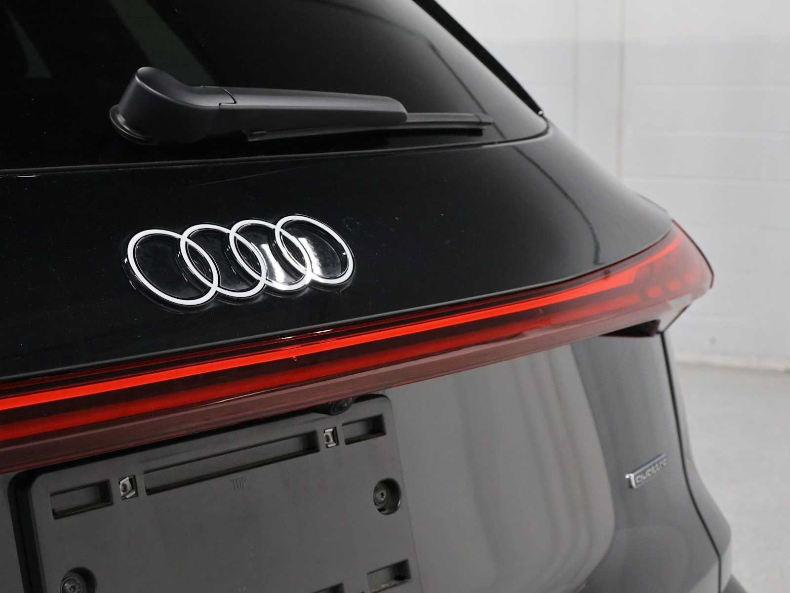 Certified 2025 Audi Q5 Premium w/ Convenience Package AWD/4WD image 8