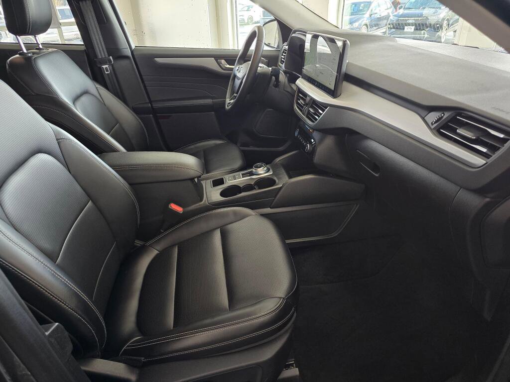 Used 2024 Ford Escape Platinum AWD/4WD image 42