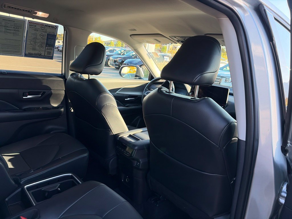 Used 2025 Toyota Grand Highlander AWD image 17