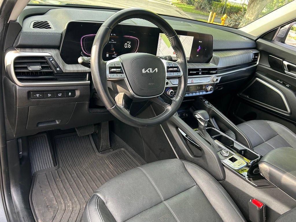 Used 2023 Kia Telluride EX w/ EX Captain's Chair Package FWD image 19