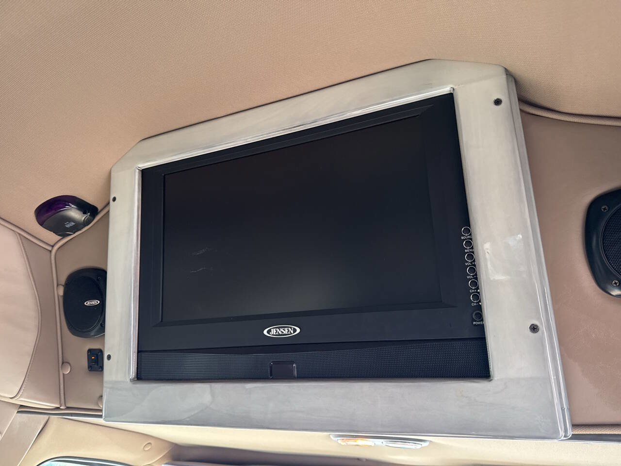 Used 2011 Ford E-150 and Econoline 150 w/ Premium Van Group image 28