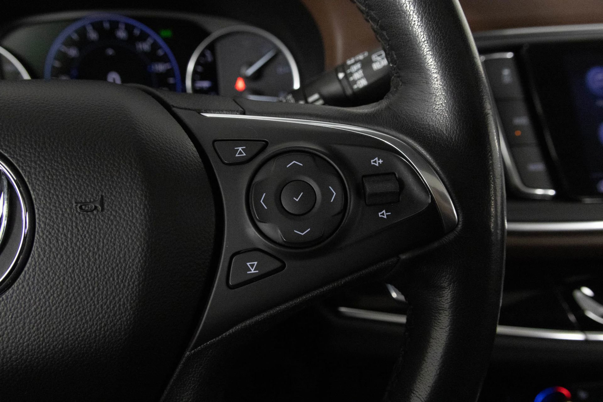 Used 2020 Buick Enclave Avenir w/ Avenir Technology Package image 29