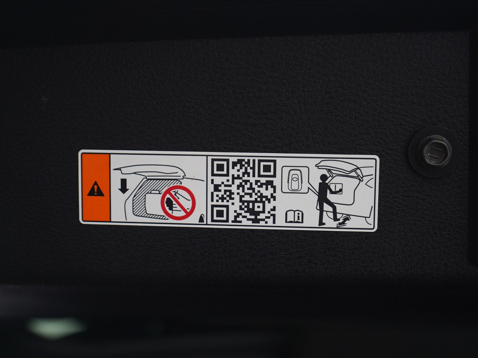 Used 2025 Toyota Sienna Platinum AWD/4WD image 14