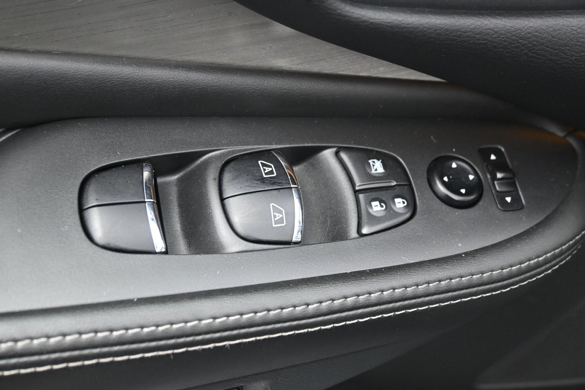 Used 2015 Nissan Murano Platinum w/ Platinum Technology Package AWD/4WD image 23