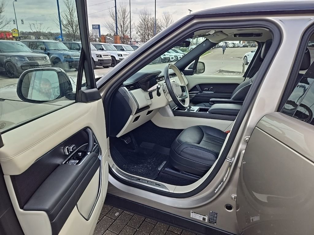 Certified 2024 Land Rover Range Rover Long Wheelbase SE image 16