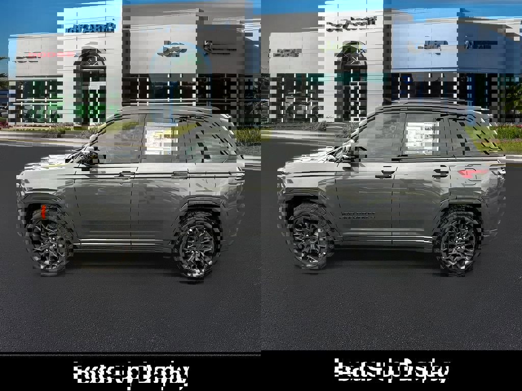 New 2025 Jeep Grand Cherokee Summit image 6