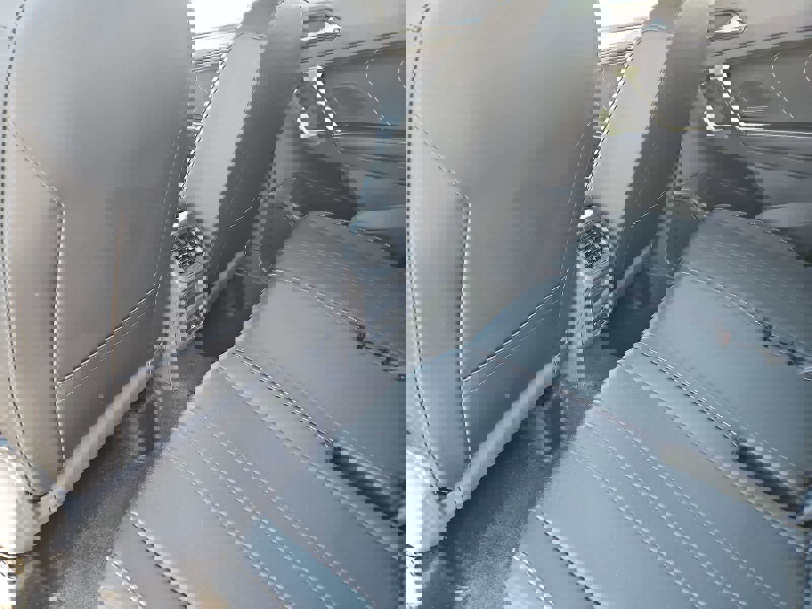 Used 2024 Volkswagen Tiguan SE R-Line image 19