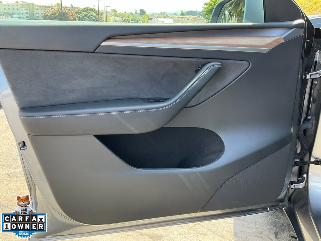 Used 2025 Tesla Model Y Long Range AWD/4WD image 22