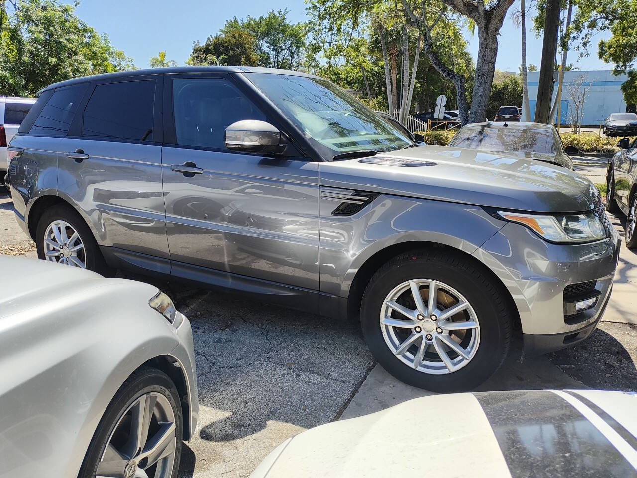 Used 2015 Land Rover Range Rover Sport SE image 14