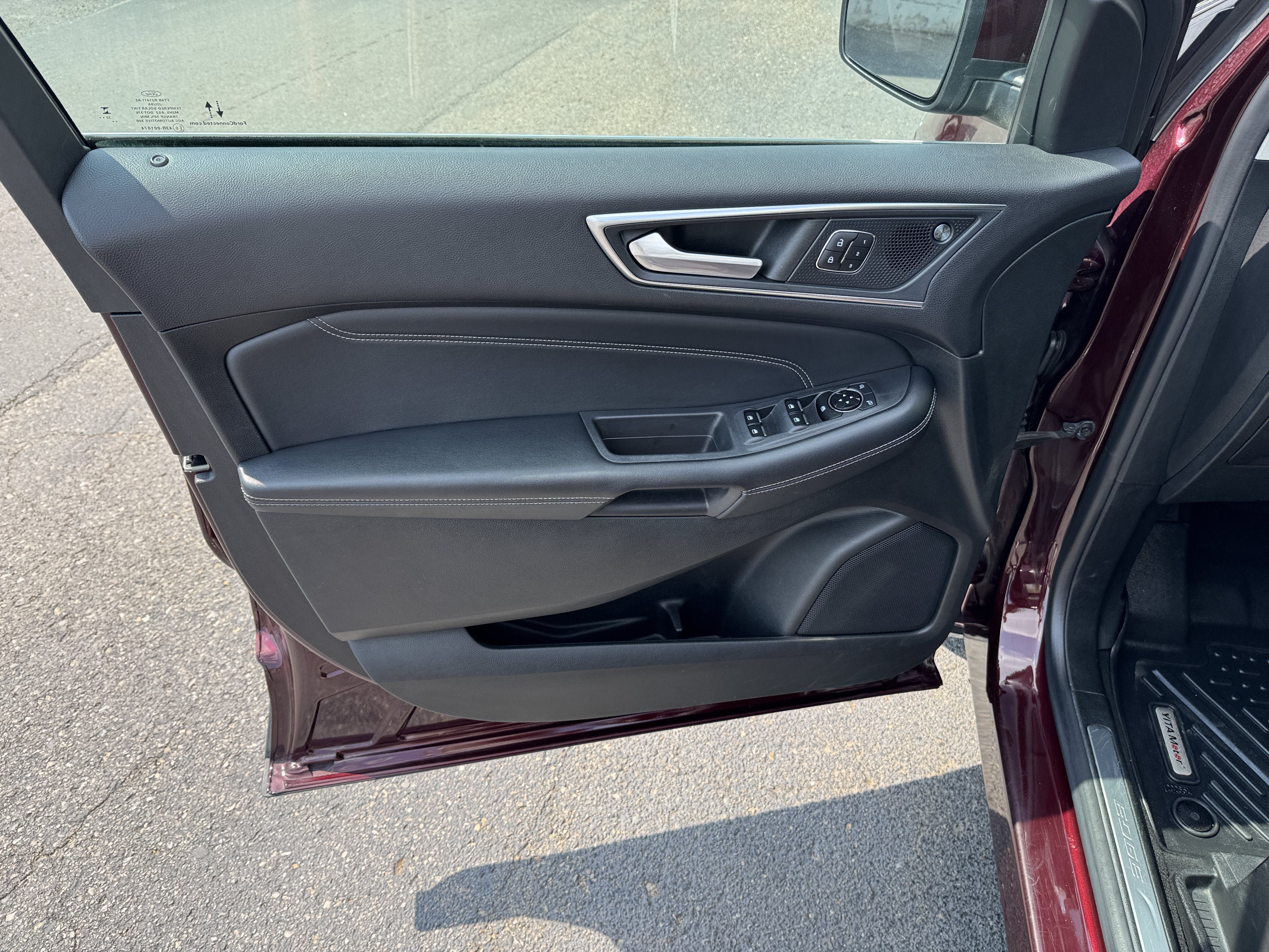 Used 2023 Ford Edge Titanium AWD/4WD image 7