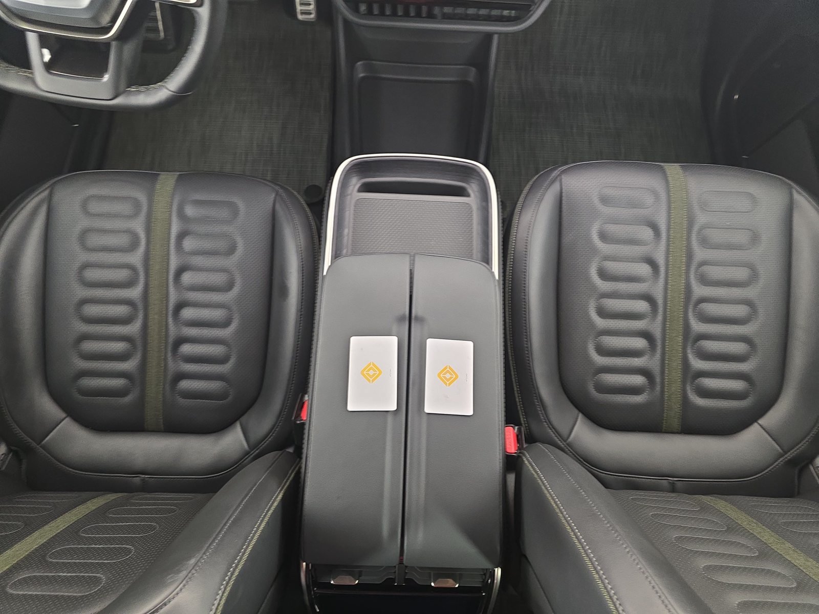 Used 2024 Rivian R1S Adventure Dual AWD/4WD image 31