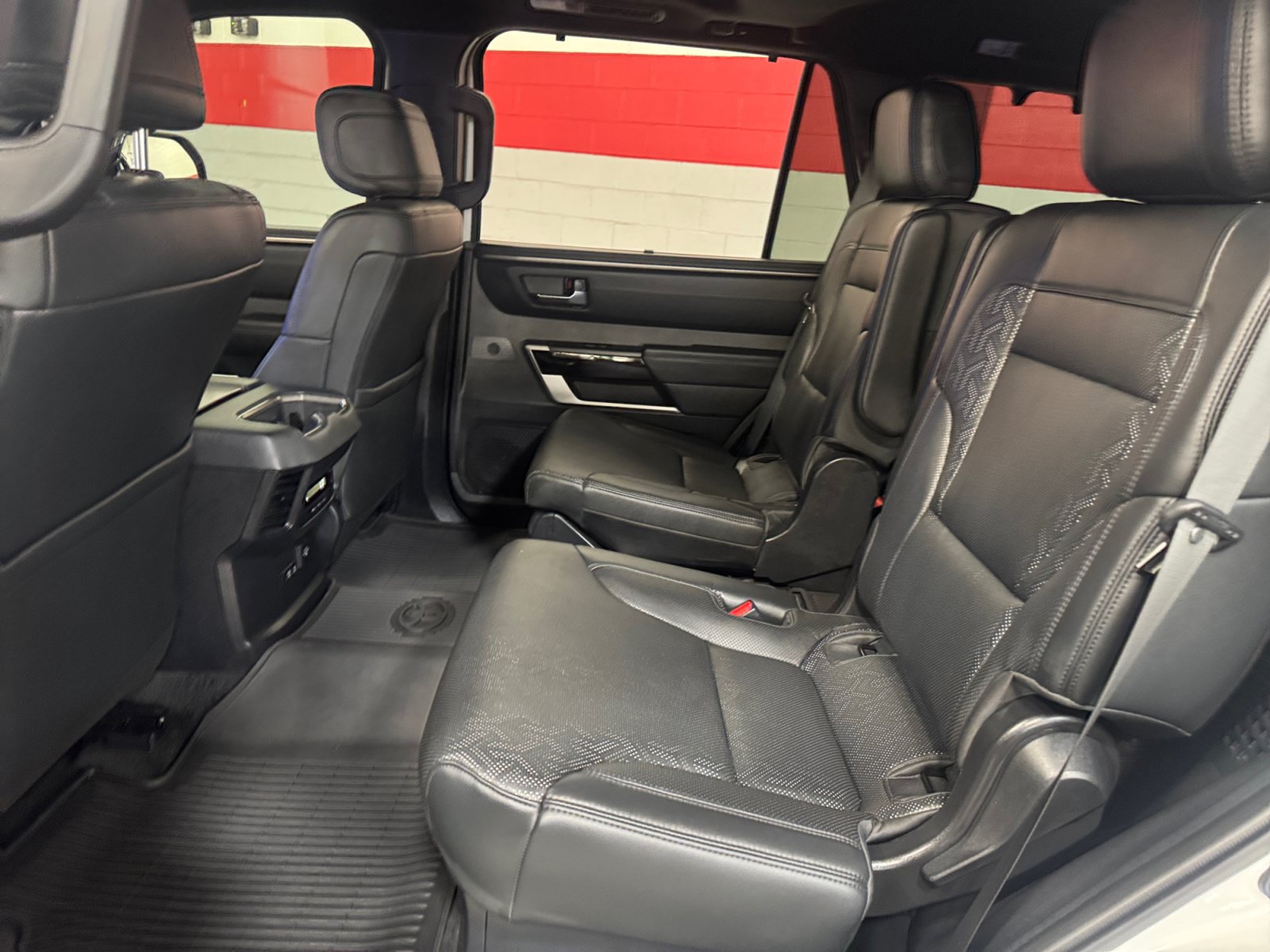 Certified 2025 Toyota Sequoia Limited w/ Tow Technology Package AWD/4WD image 17