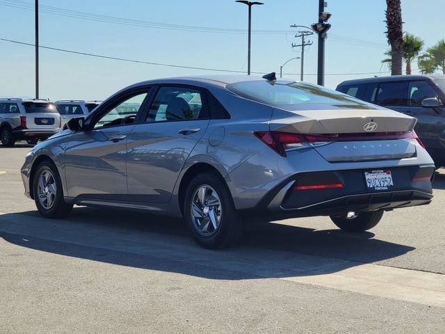 Certified 2025 Hyundai Elantra SE FWD image 3