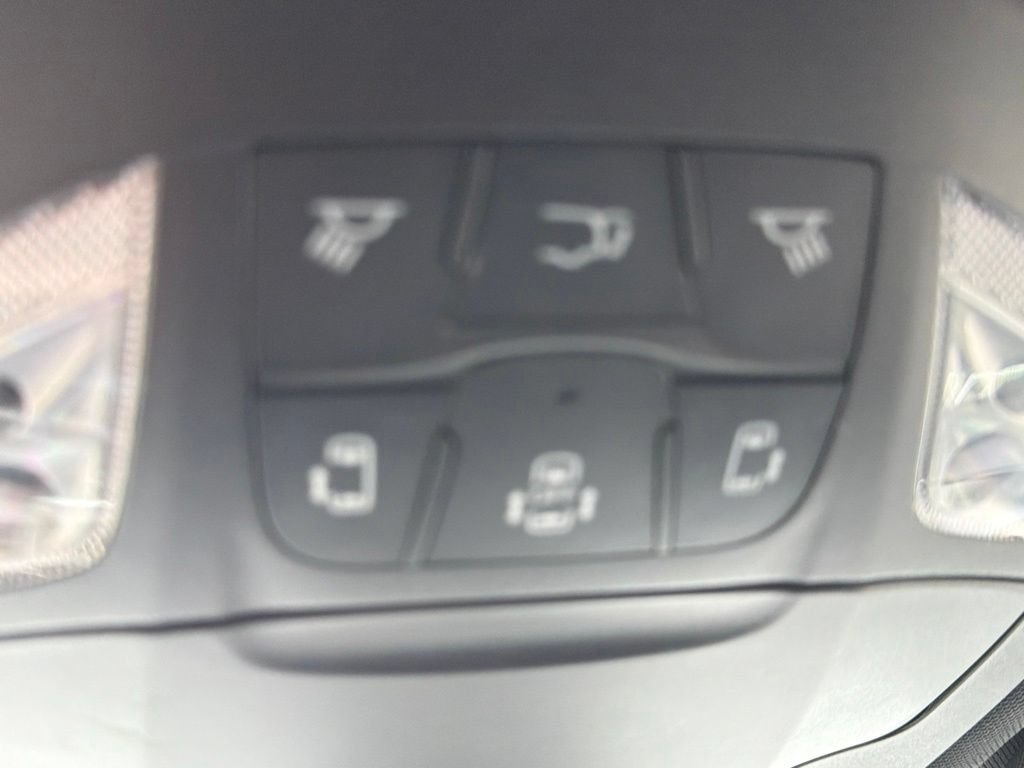 Used 2025 Chrysler Pacifica Select FWD image 29
