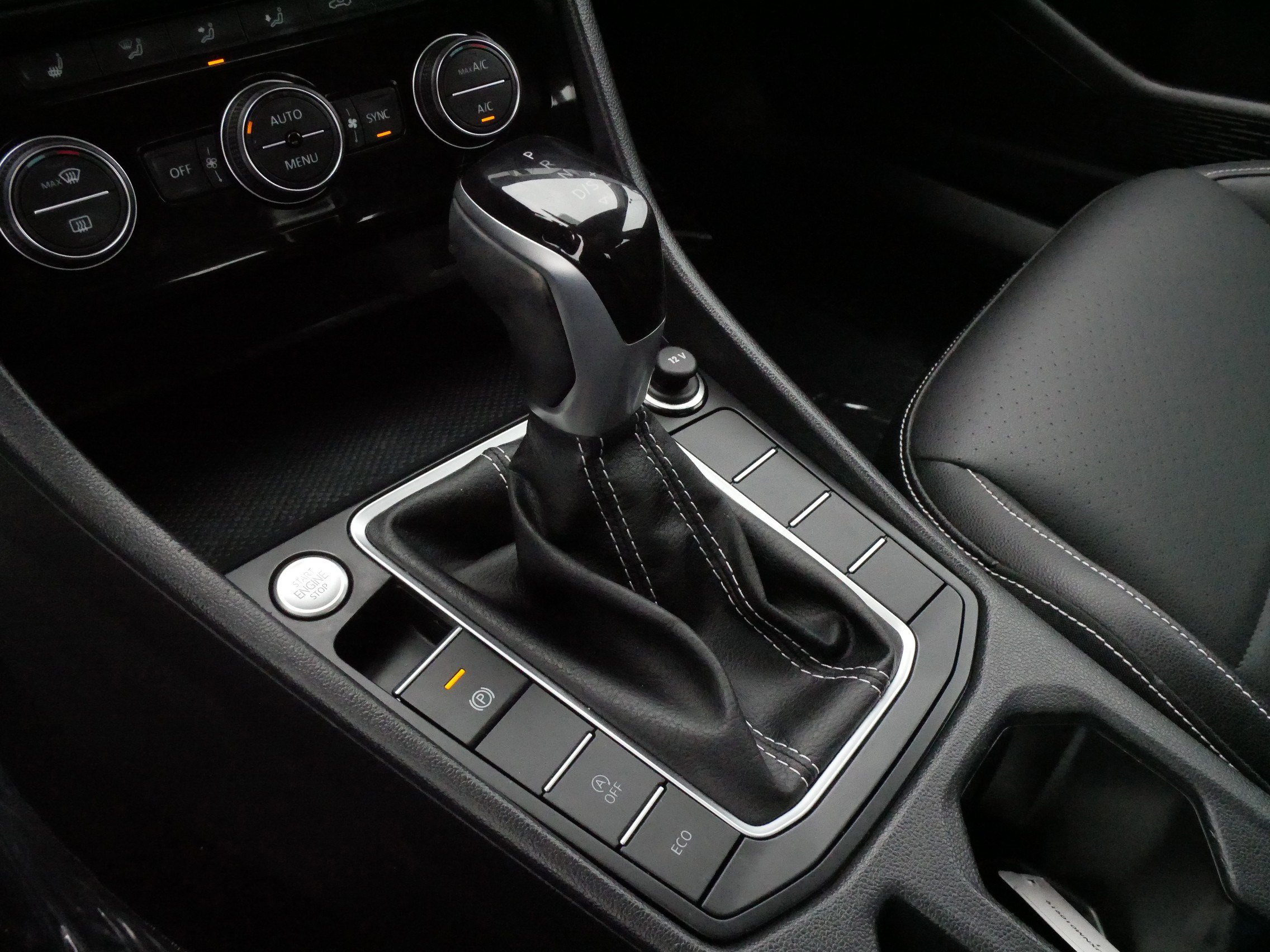 Certified 2022 Volkswagen Jetta SE w/ Panoramic Sunroof Package image 24