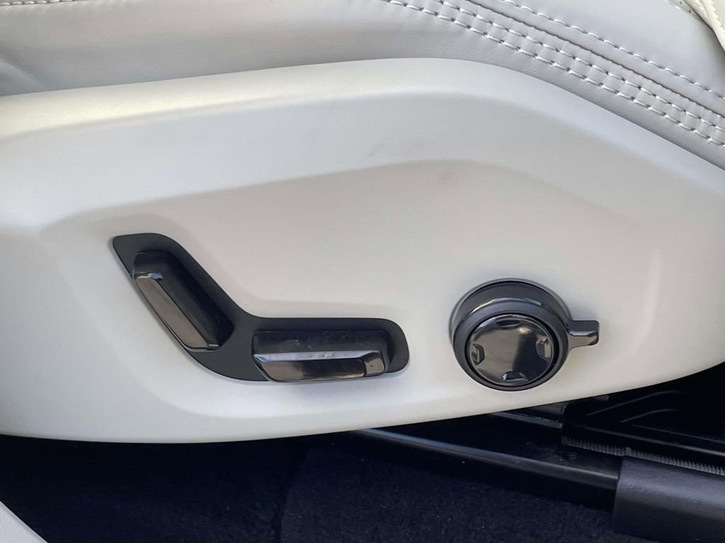 Used 2026 Volvo XC90 B6 Ultra w/ Lounge Package image 50