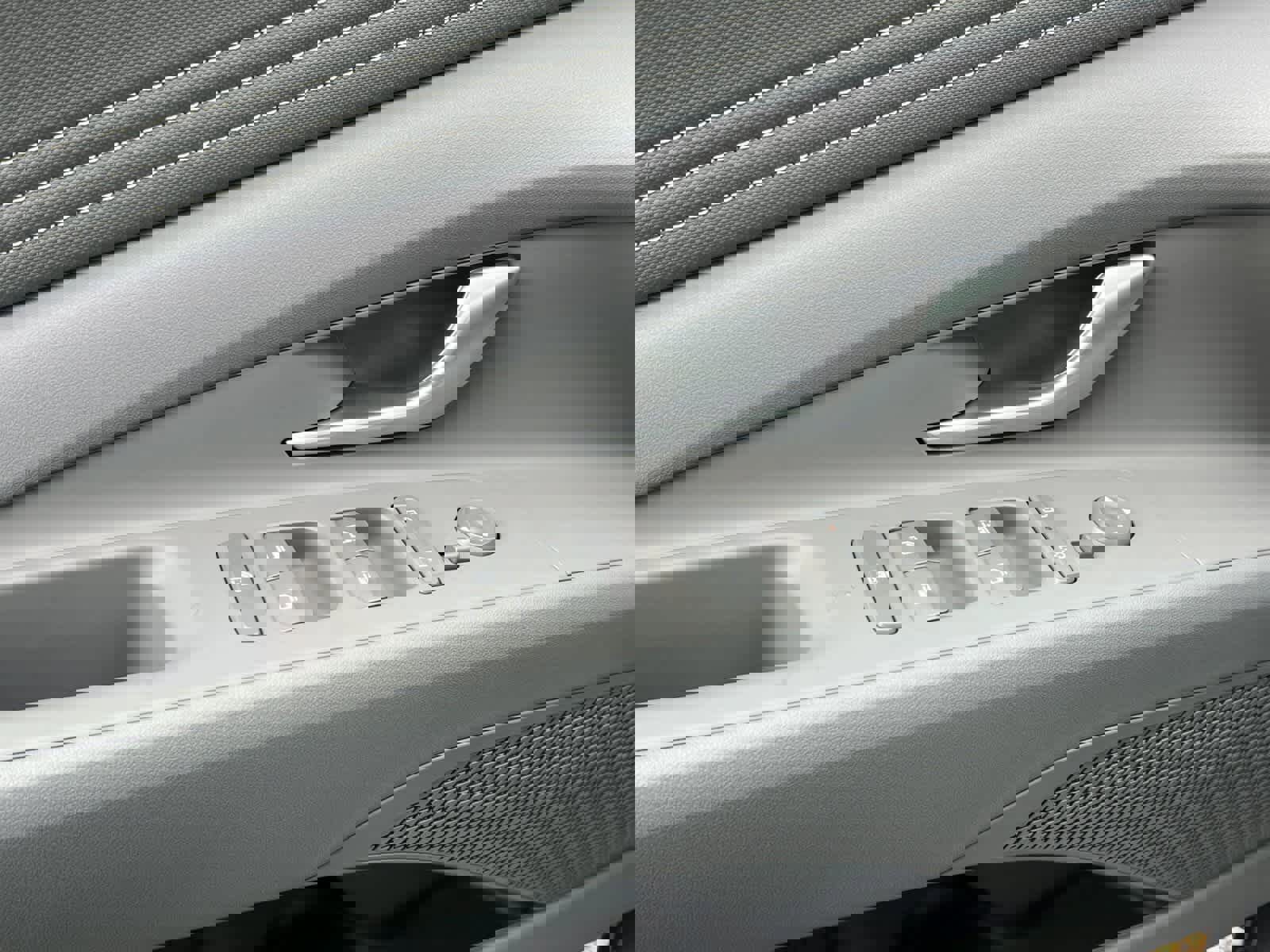 New 2025 Hyundai Elantra Sport image 13