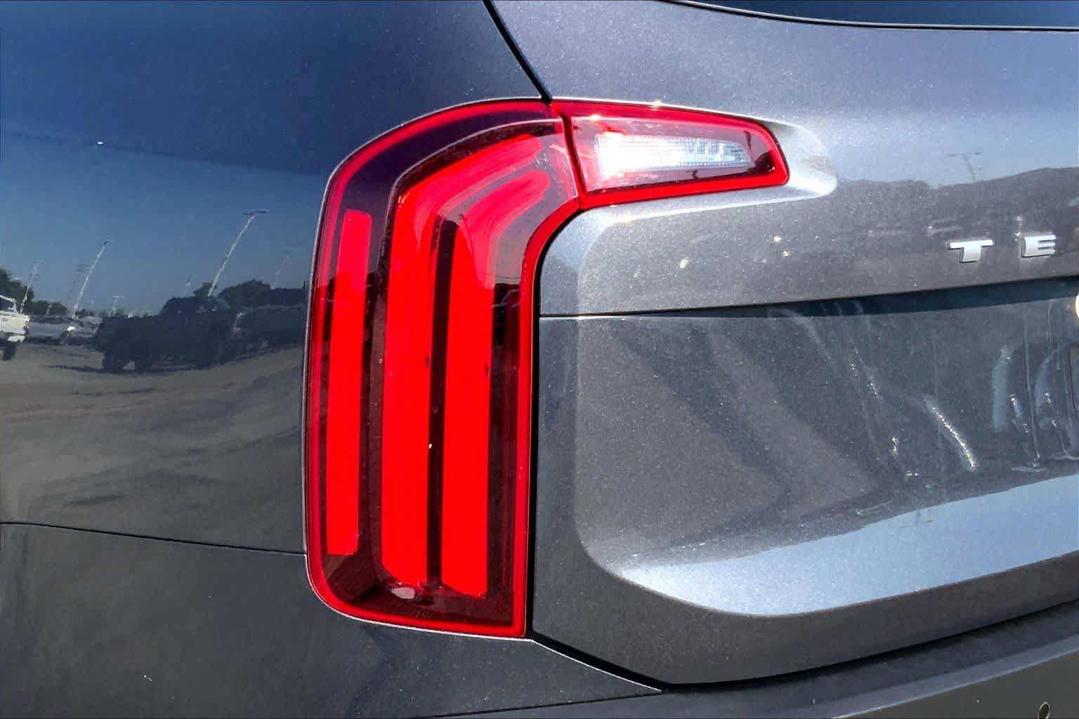 Used 2022 Kia Telluride EX w/ EX Premium Package FWD image 25