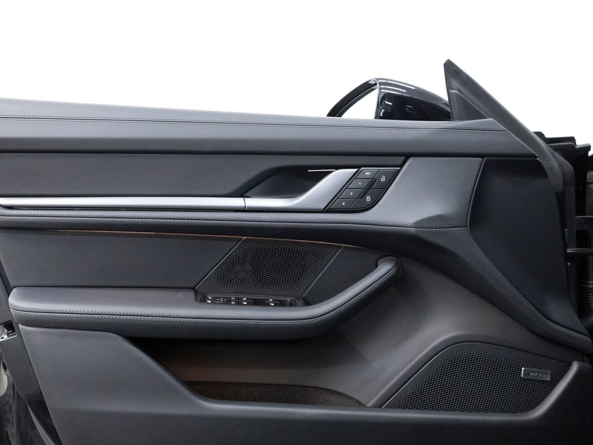 New 2026 Porsche Taycan 4S AWD/4WD image 32