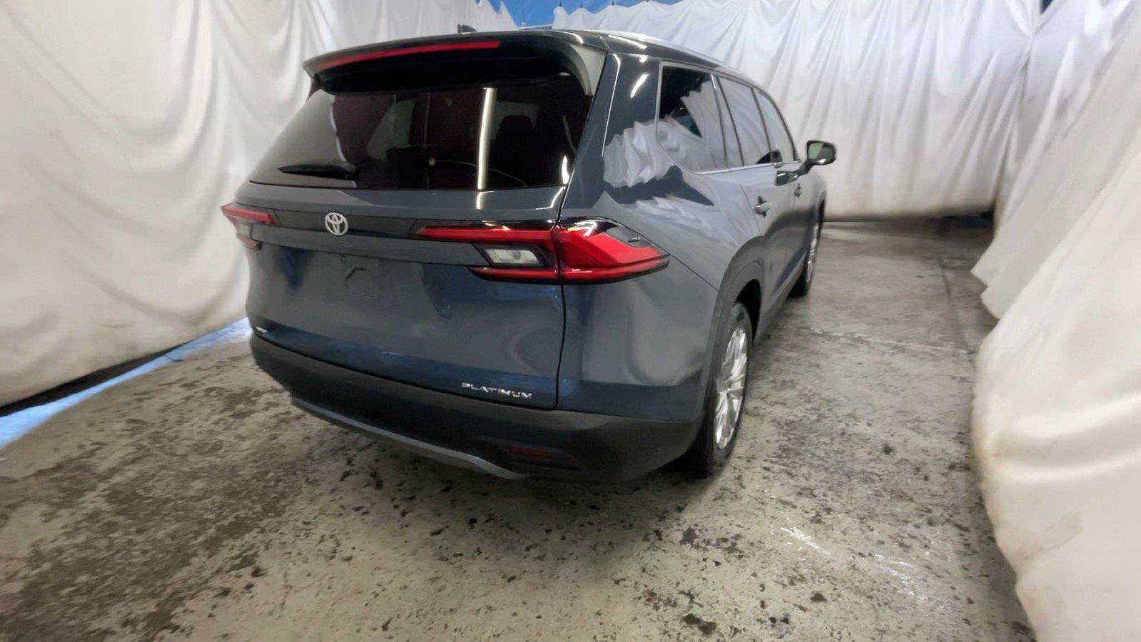Used 2024 Toyota Grand Highlander AWD image 6