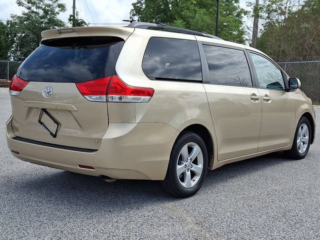 Used 2013 Toyota Sienna LE w/ Towing Pkg FWD image 9