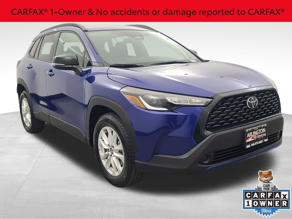 Used 2025 Toyota Corolla Cross LE image 3