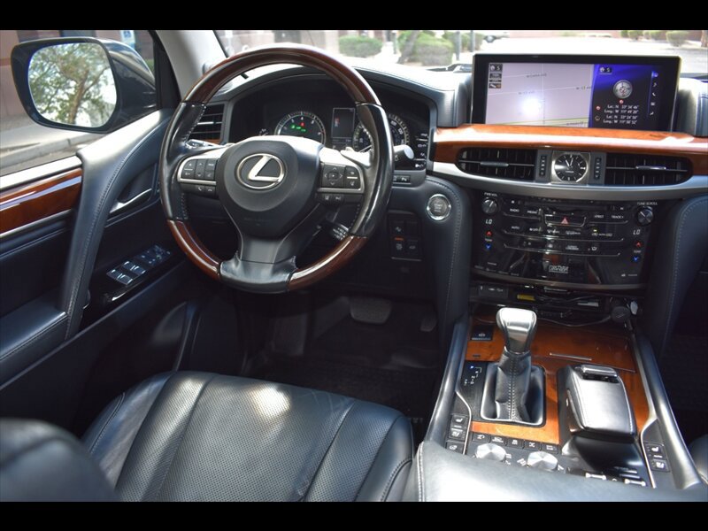 Used 2018 Lexus LX 570 4WD w/ Luxury Package image 31