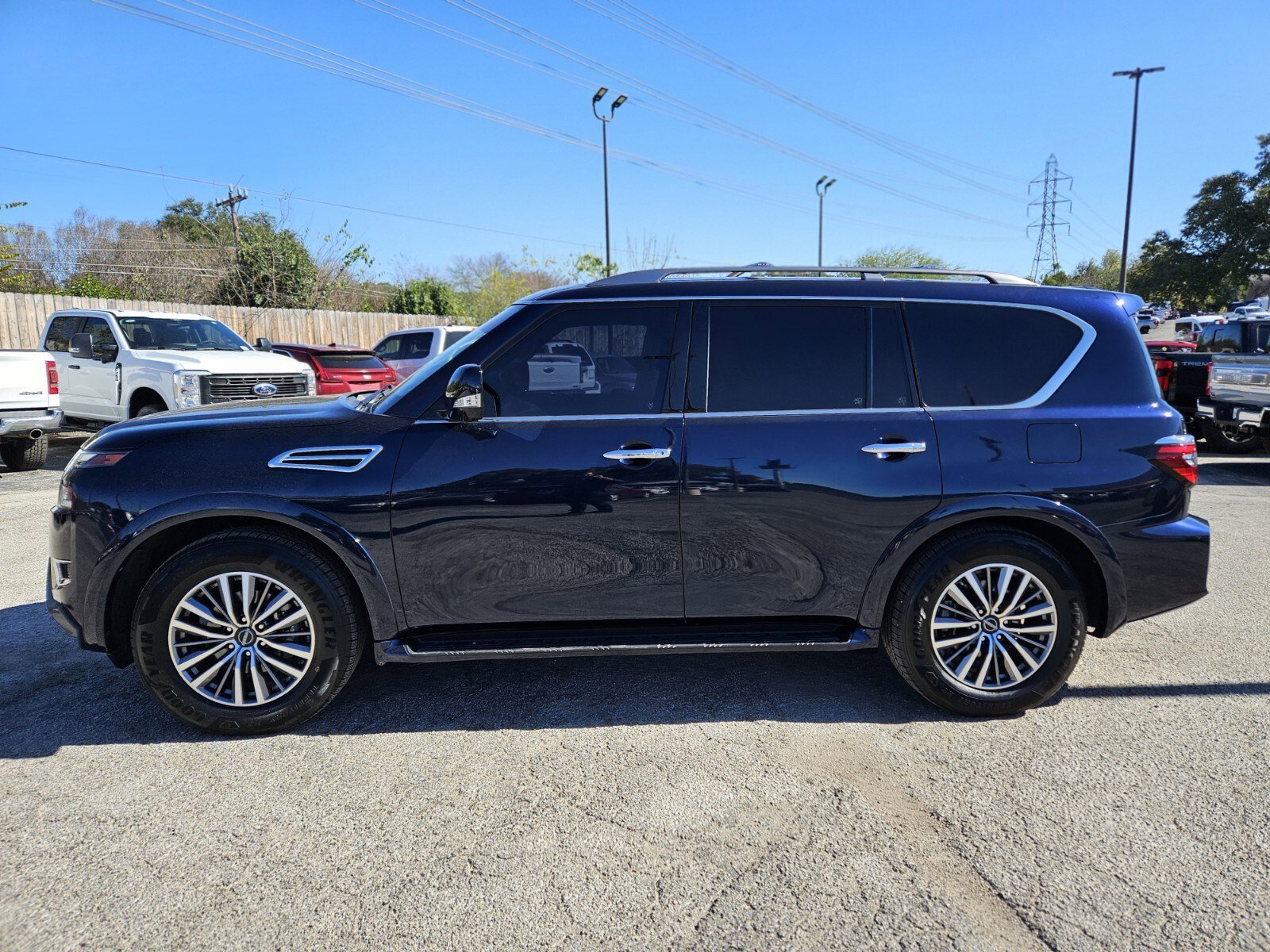 Used 2022 Nissan Armada SL w/ Captain's Chairs Package image 7