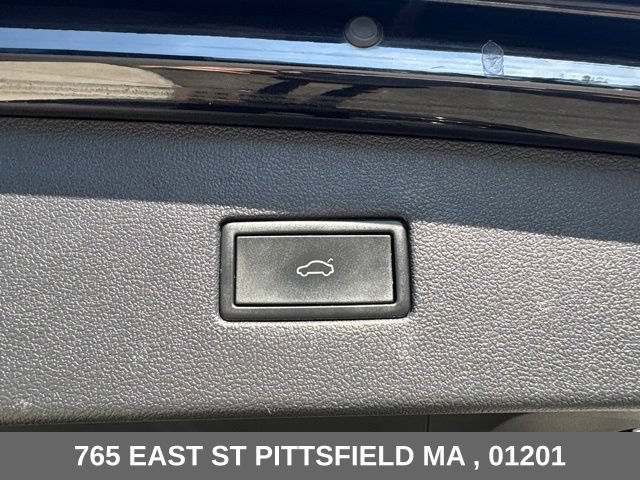 Used 2023 Volkswagen Tiguan SE R-Line AWD/4WD image 12