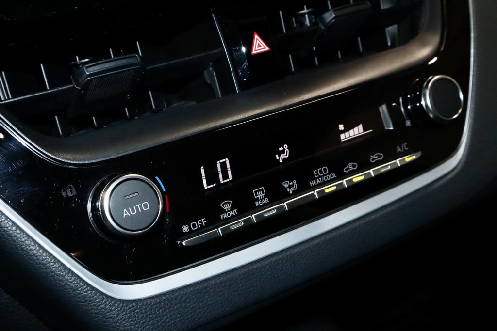 Used 2025 Toyota Corolla LE FWD image 30