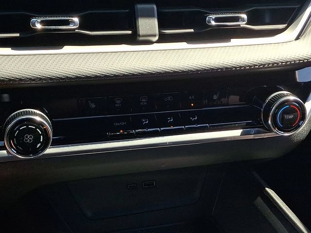 Used 2026 Chevrolet Equinox LT w/ Safety and Technology Package AWD/4WD image 14