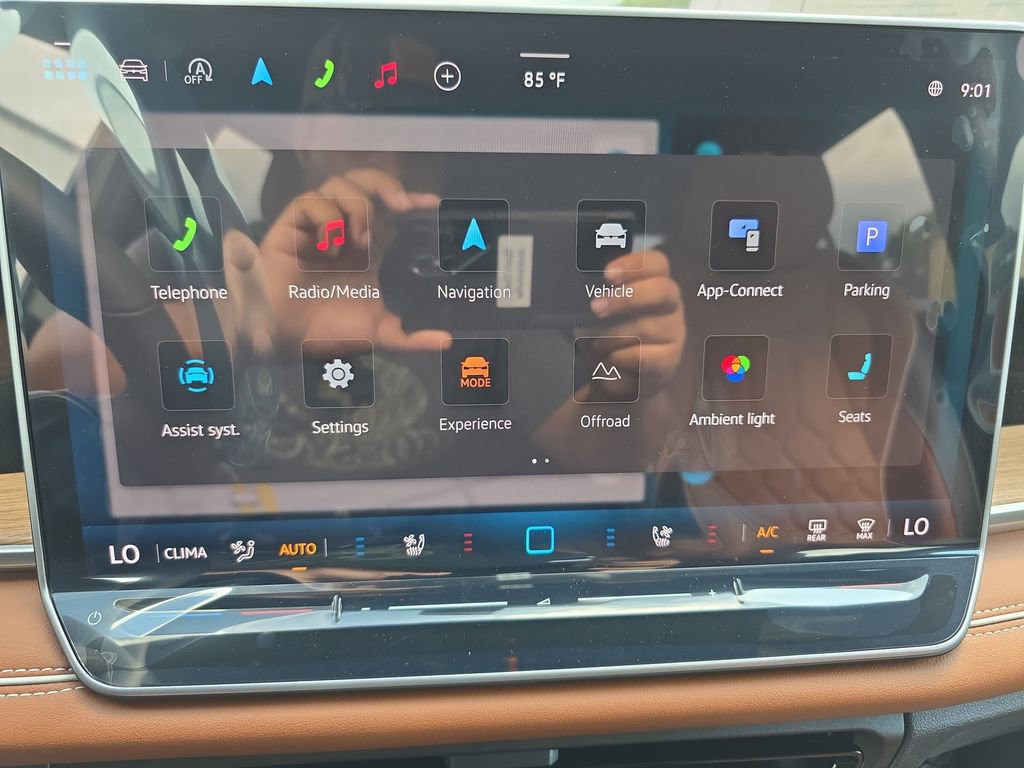 New 2026 Volkswagen Tiguan SEL R-Line AWD/4WD image 18