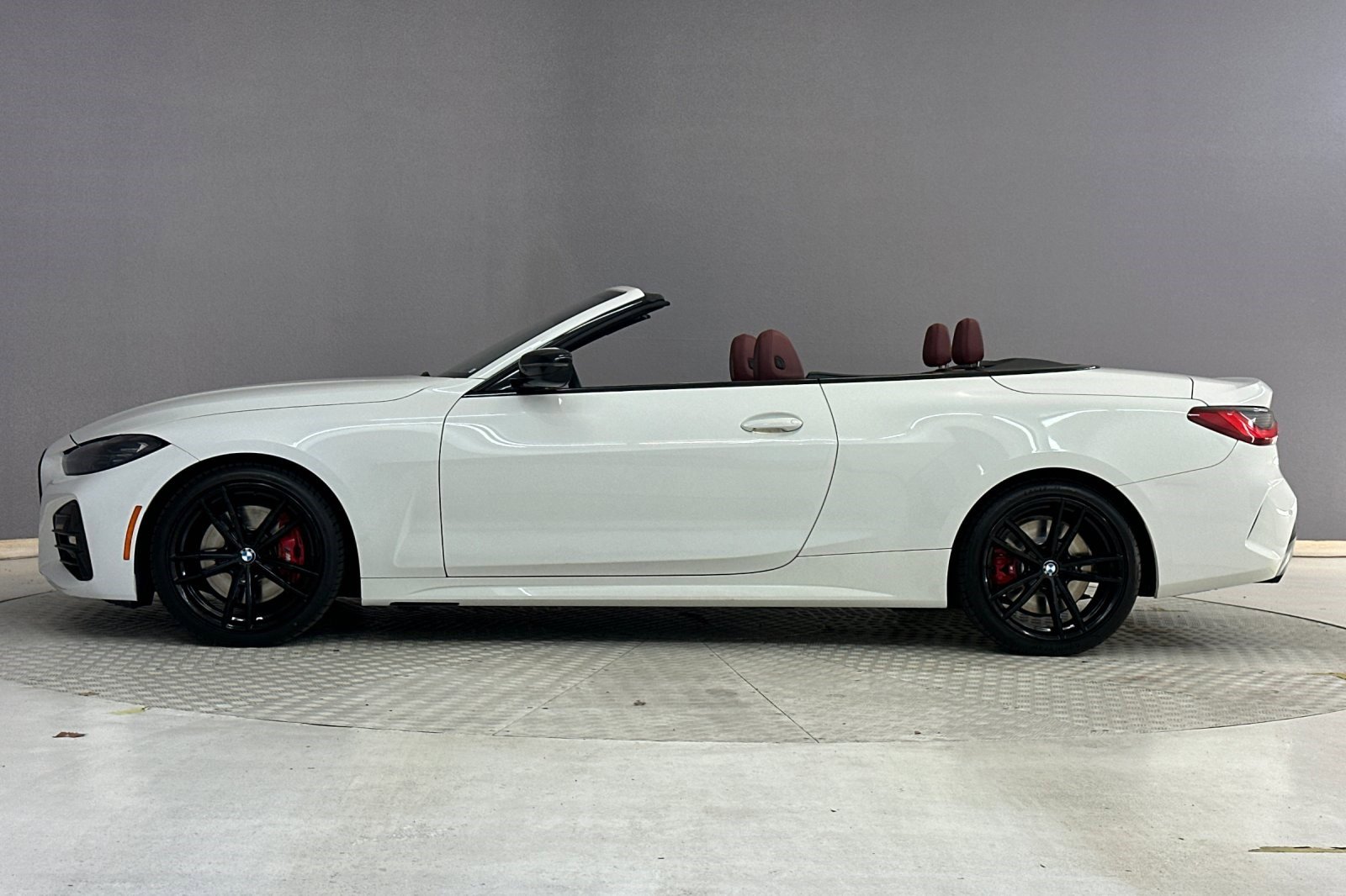 Used 2024 BMW 430i Convertible w/ M Sport Package RWD image 2