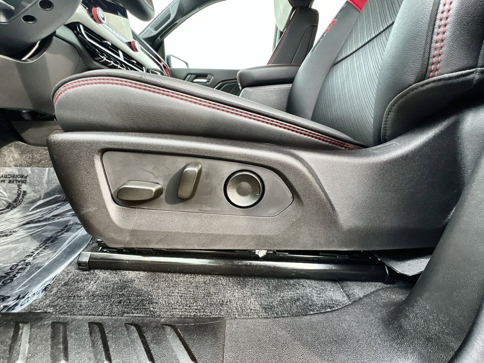 Used 2025 GMC Canyon AT4 w/ AT4X Package image 14