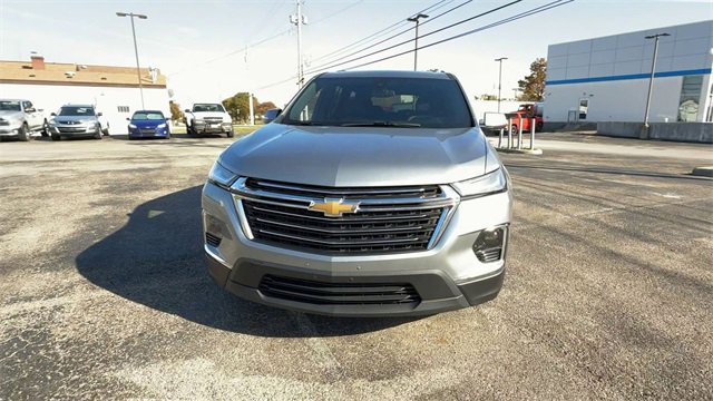 Used 2023 Chevrolet Traverse LT image 3