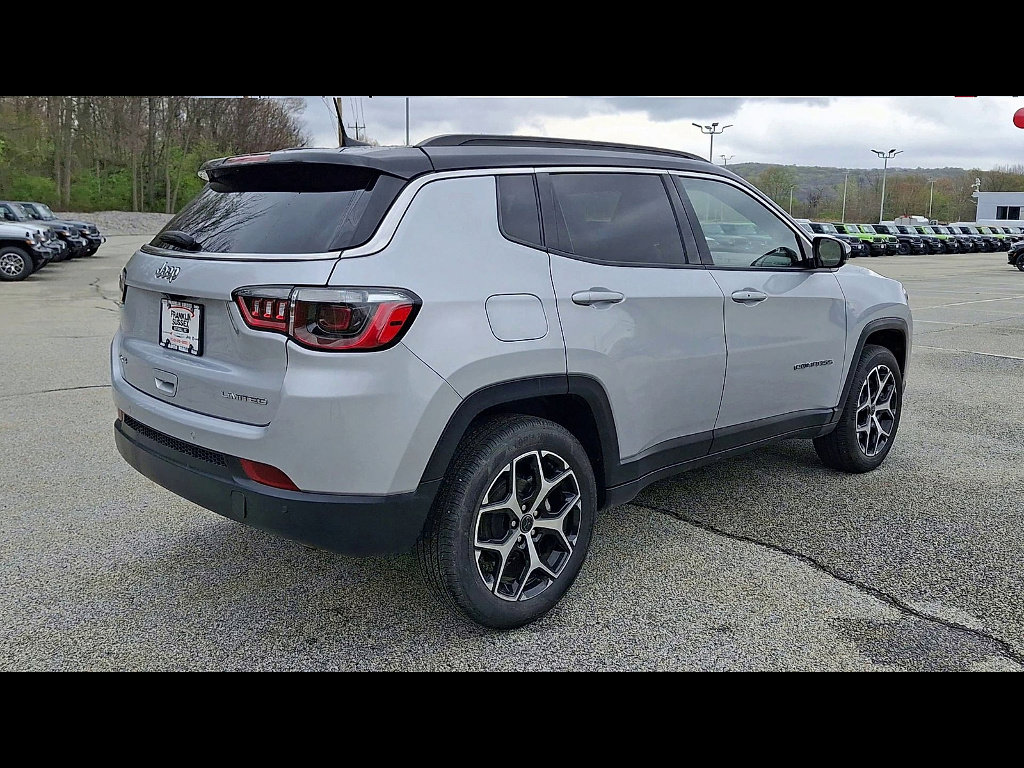 Used 2025 Jeep Compass Limited AWD/4WD image 7
