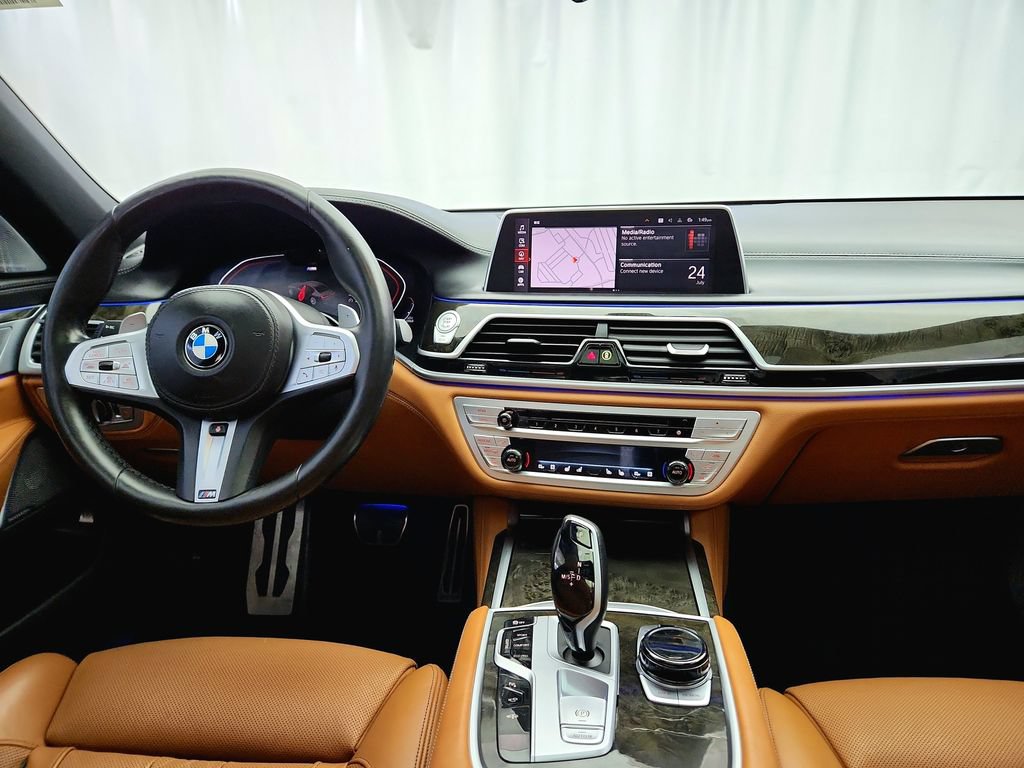 Used 2020 BMW 750i xDrive w/ Executive Package AWD/4WD image 14