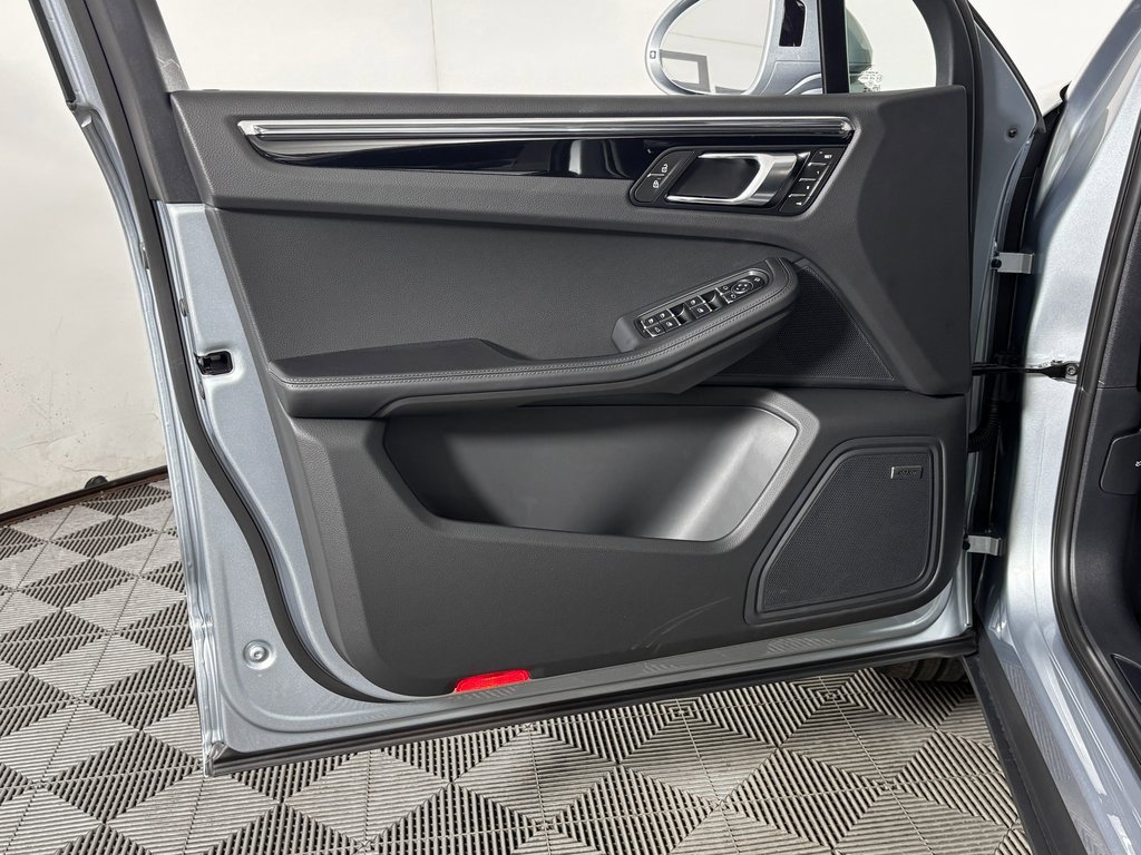 New 2026 Porsche Macan image 14