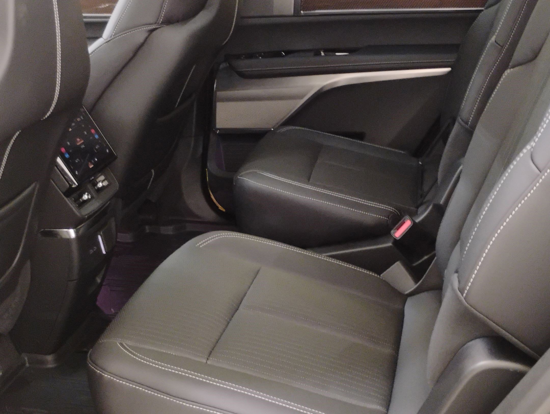 New 2026 Cadillac Vistiq Sport w/ LPO, Floor Liner Package image 35