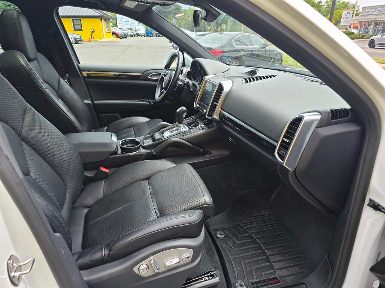 Used 2018 Porsche Cayenne S Platinum AWD/4WD image 18