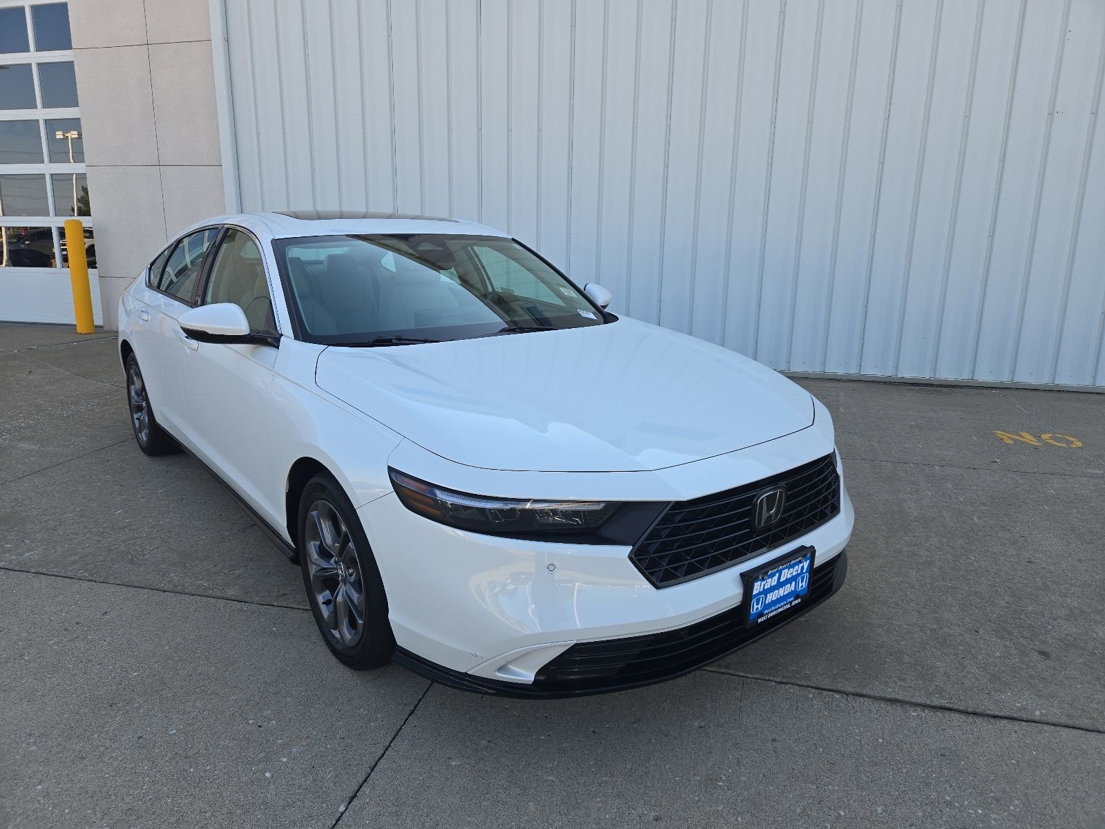 Used 2023 Honda Accord EX-L image 2
