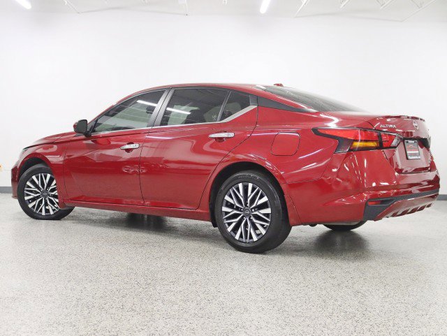 Used 2023 Nissan Altima 2.5 SV image 9