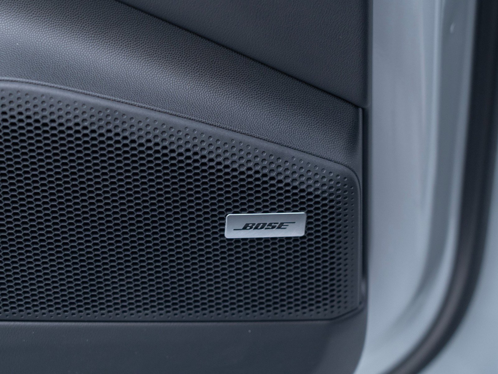 Certified 2025 Porsche Macan Electric image 23