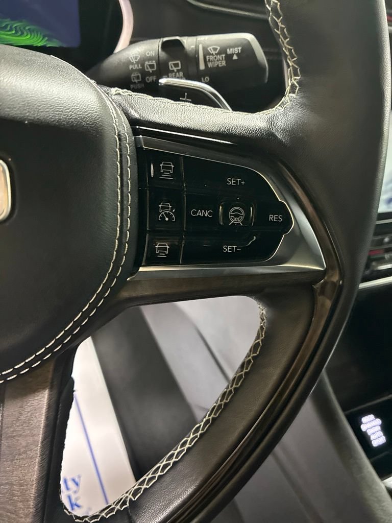 Used 2022 Jeep Grand Cherokee Overland w/ Advanced Protech Group III AWD/4WD image 17