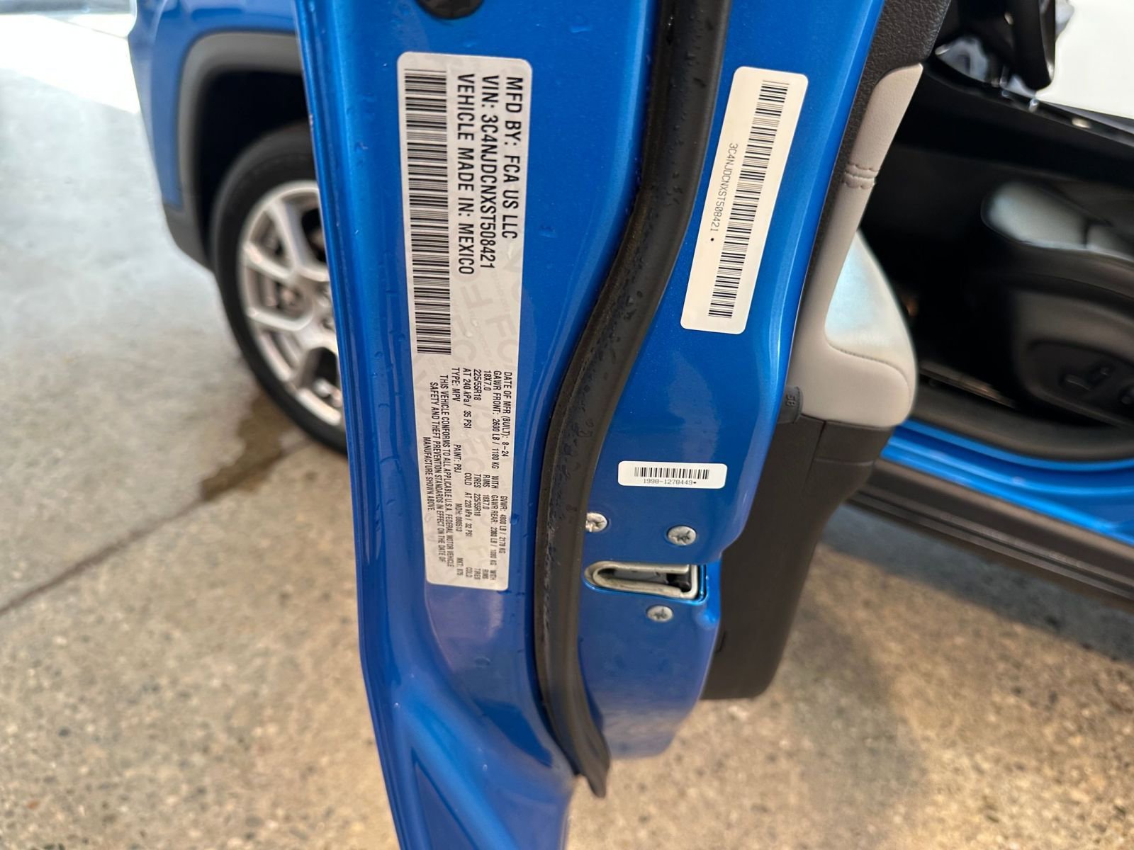 Used 2025 Jeep Compass Limited image 29