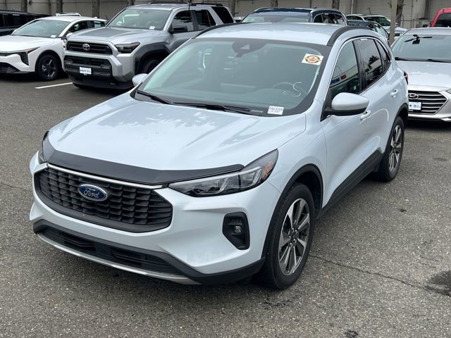 Used 2025 Ford Escape Platinum image 3
