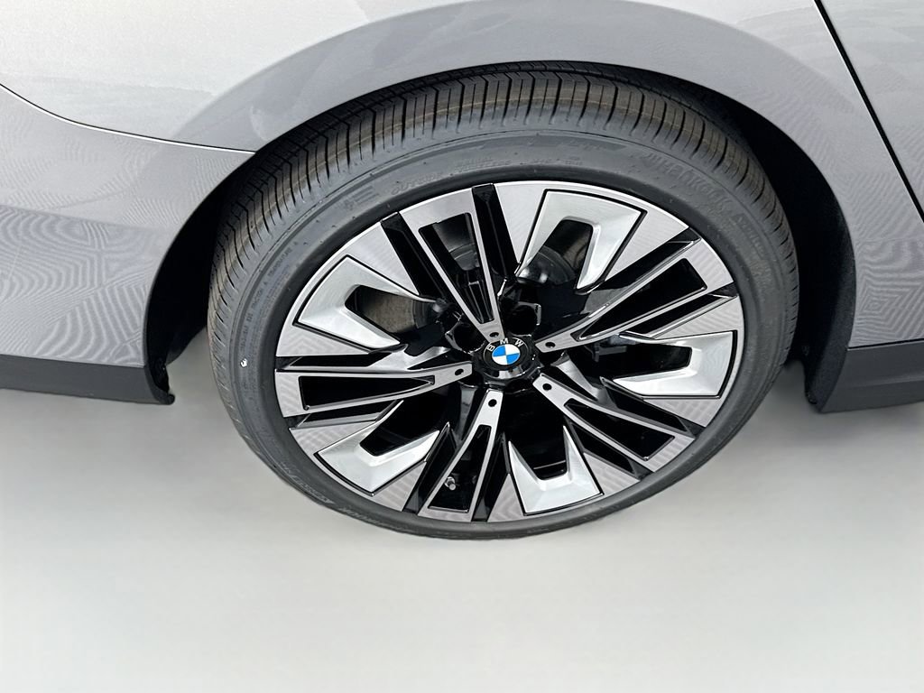 New 2026 BMW i5 eDrive40 w/ Premium Package image 32
