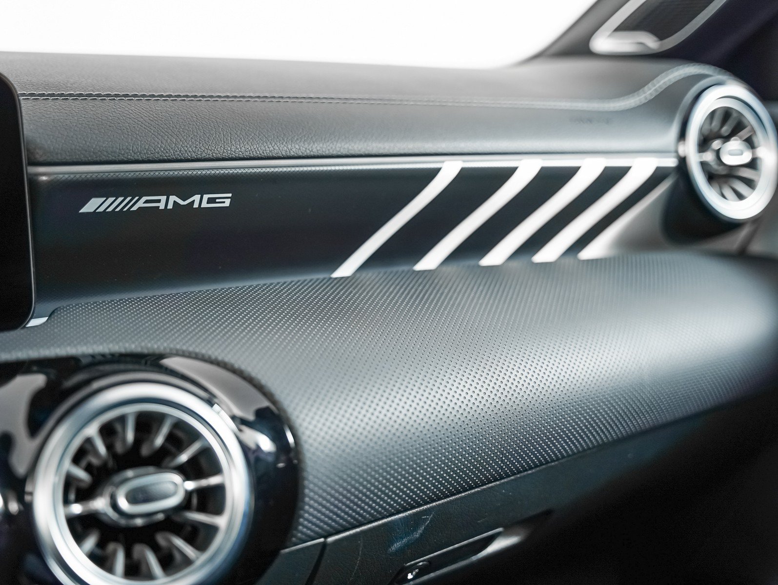 Certified 2025 Mercedes-Benz CLA 35 AMG 4MATIC image 23