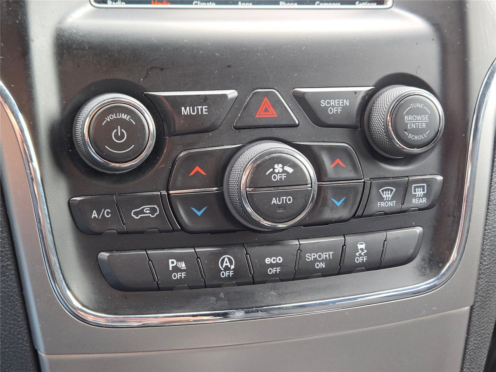 Used 2018 Jeep Grand Cherokee Laredo AWD/4WD image 22