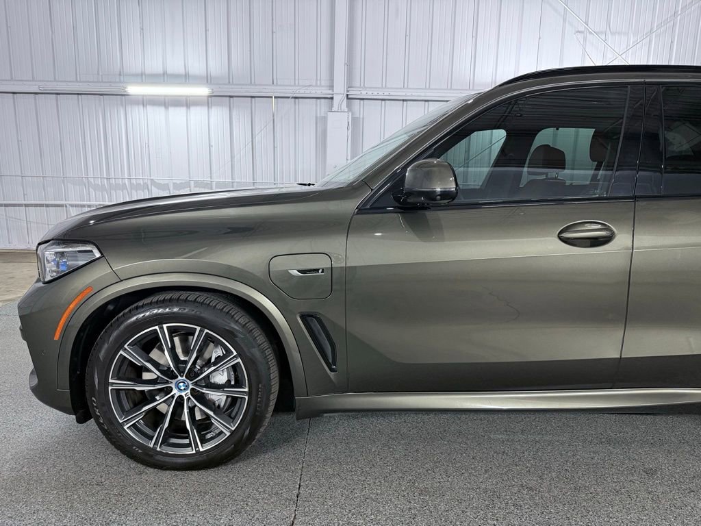 Used 2022 BMW X5 xDrive45e w/ M Sport Package image 13